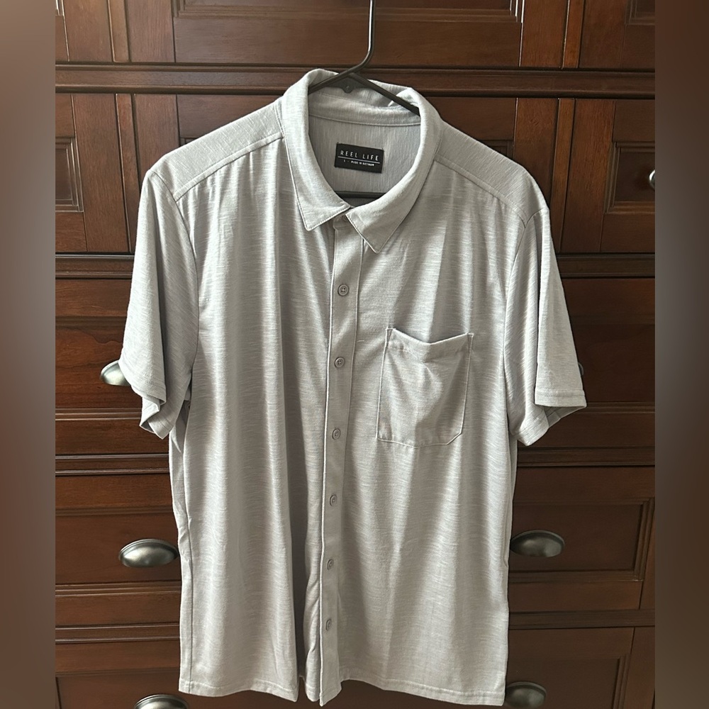 Men's Reel Life Gray button down Short Sleeve Shirt Size Large NWOT